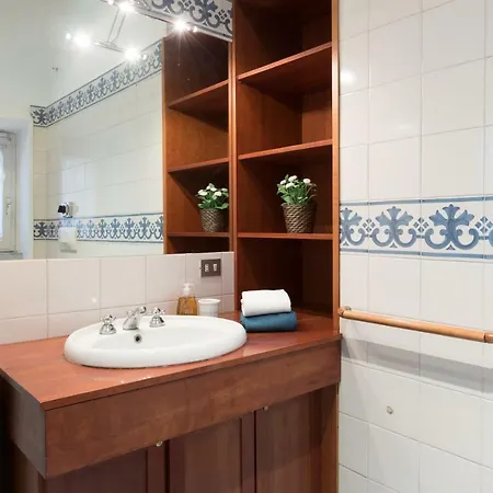 Amazing 4 Bedrooms With Garden Apartment *