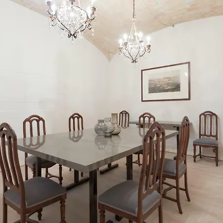 Apartment Amazing 4 Bedrooms With Garden
