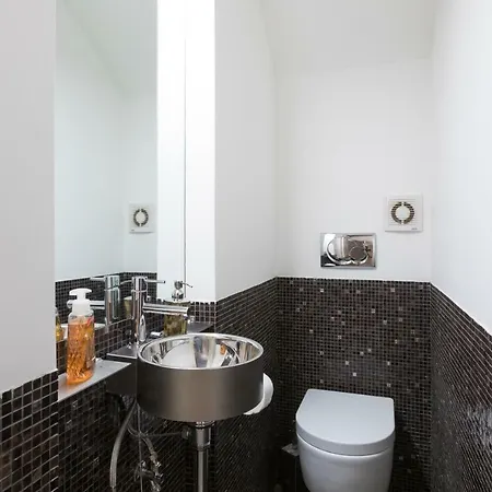 Apartment Amazing 4 Bedrooms With Garden *