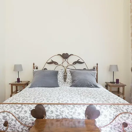 Amazing 4 Bedrooms With Garden Apartment *