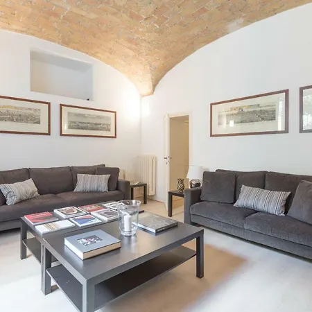 Amazing 4 Bedrooms With Garden Apartment
