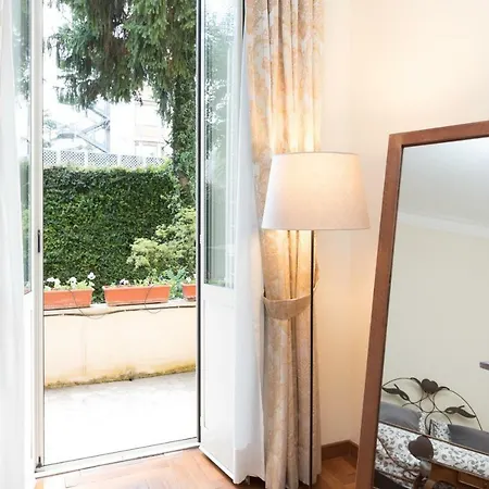 Amazing 4 Bedrooms With Garden Rome