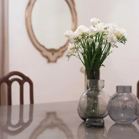 Amazing 4 Bedrooms With Garden Apartment *