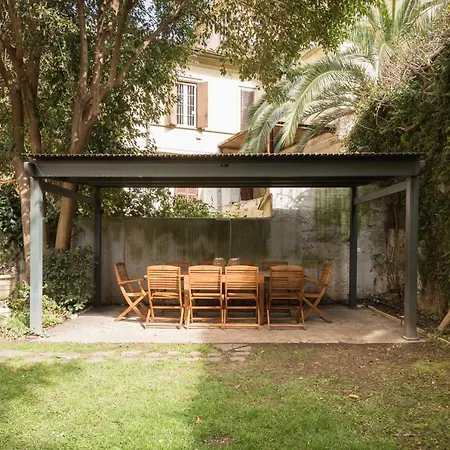 Amazing 4 Bedrooms With Garden Apartment