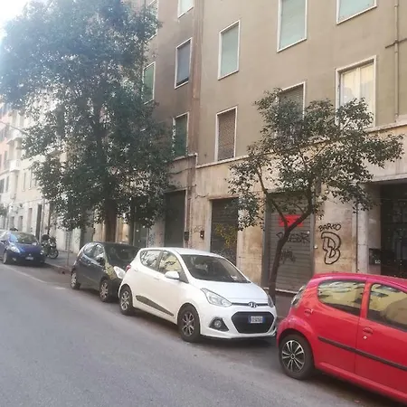 Metro Furio Camillo Apartment