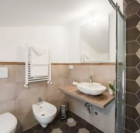 B&B Glicini Rome