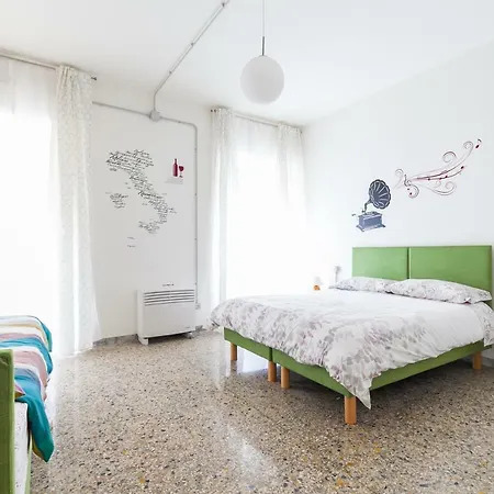 Vino E Vinili Bed & Breakfast *