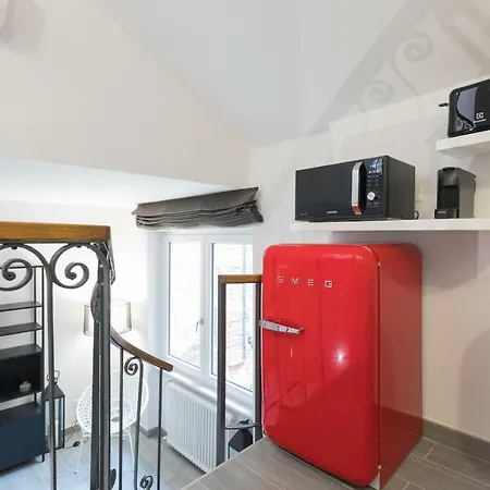 Quiet Pied A Terre With Terrace In Borgo Pio