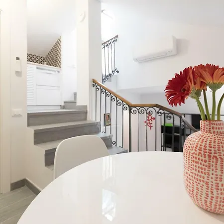 Apartment Quiet Pied A Terre With Terrace In Borgo Pio *