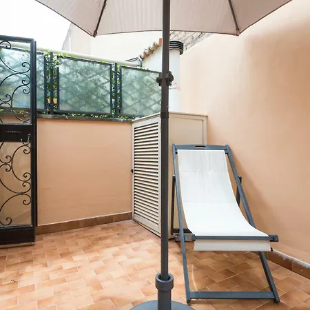 Apartment Quiet Pied A Terre With Terrace In Borgo Pio Rome