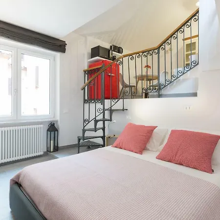 Apartment Quiet Pied A Terre With Terrace In Borgo Pio