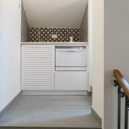 Quiet Pied A Terre With Terrace In Borgo Pio Apartment