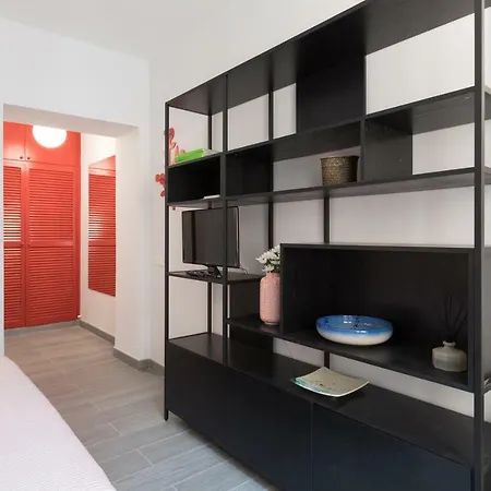 Apartment Quiet Pied A Terre With Terrace In Borgo Pio