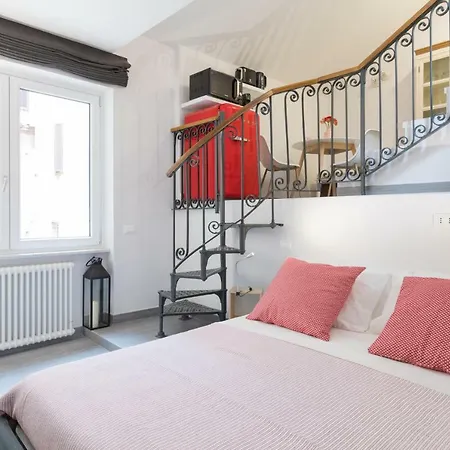 Quiet Pied A Terre With Terrace In Borgo Pio Rome