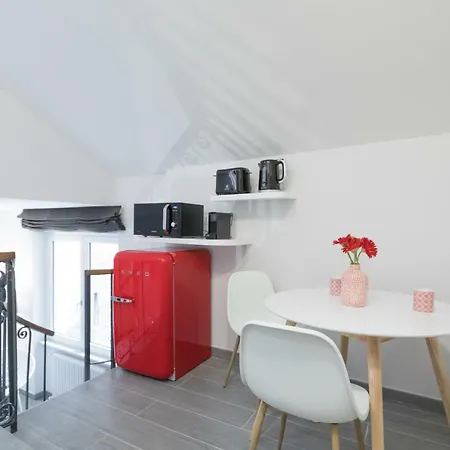 Quiet Pied A Terre With Terrace In Borgo Pio Apartment *