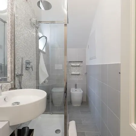 Apartment Quiet Pied A Terre With Terrace In Borgo Pio Rome