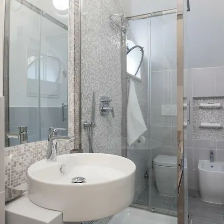 Apartment Quiet Pied A Terre With Terrace In Borgo Pio