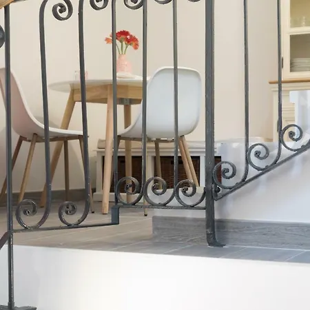 Apartment Quiet Pied A Terre With Terrace In Borgo Pio