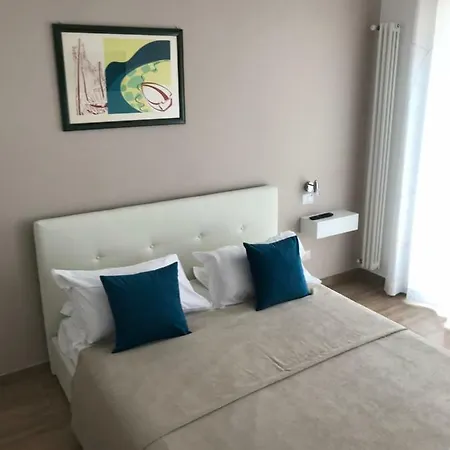 Juna's Guest house *