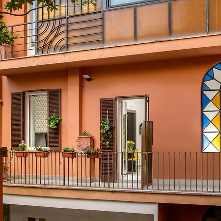 Gcf Luxury Suites, Guest house