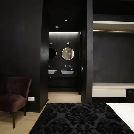Suitelifetrevi Guest house