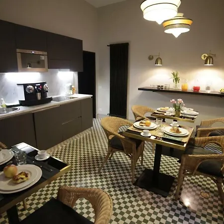 Suitelifetrevi Guest house 2*