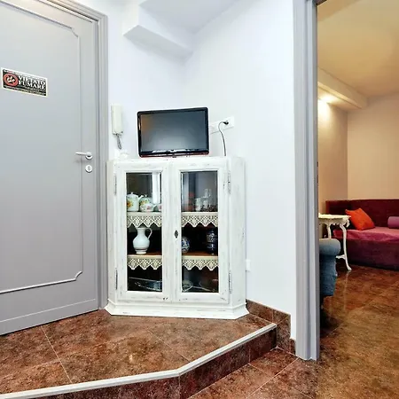 Apartment Pandosia *