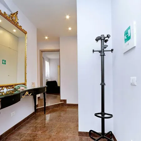 Pandosia Apartment *