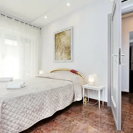 Pandosia Apartment *
