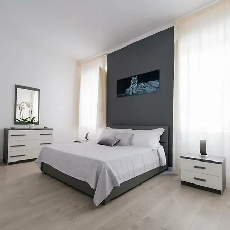 Spanish Steps 3 Bedrooms Cozy,elegant And