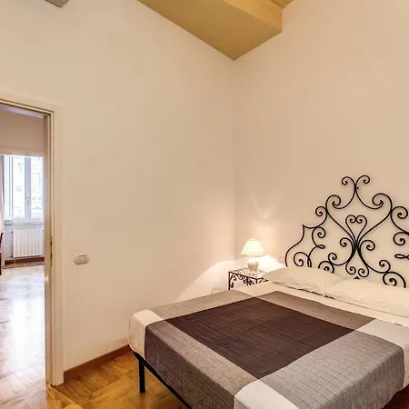 Dimension Trevi Apartment Rome