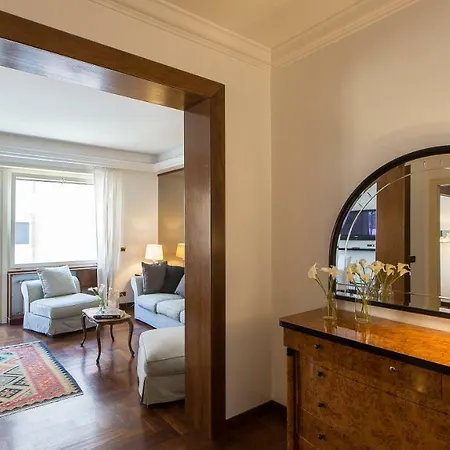 Apartment In Ponte Milvio