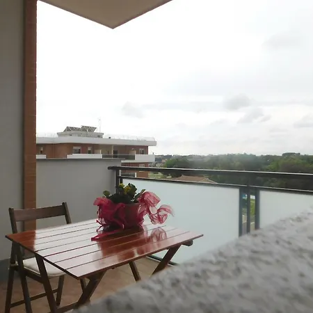Apartment Silver Rom