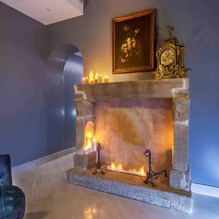 Gcf Luxury Suites, Guest house