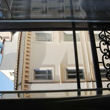 Pantheon White Apartment *