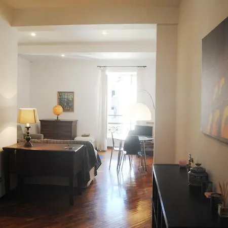 Pantheon White Apartment *