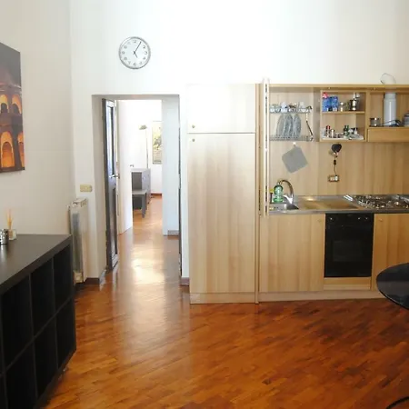Pantheon White Apartment *