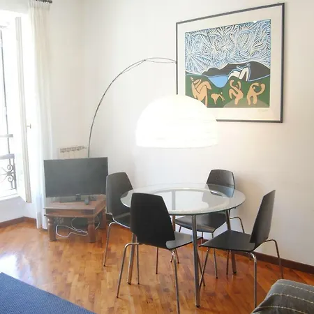 Pantheon White Apartment *