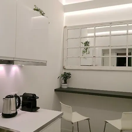 Luxury Near Colosseum 2*