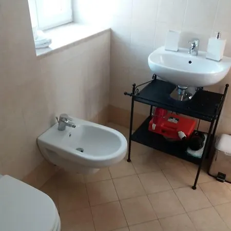 B&B Glicini Rome
