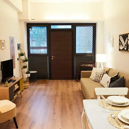Pyramid House Apartment *
