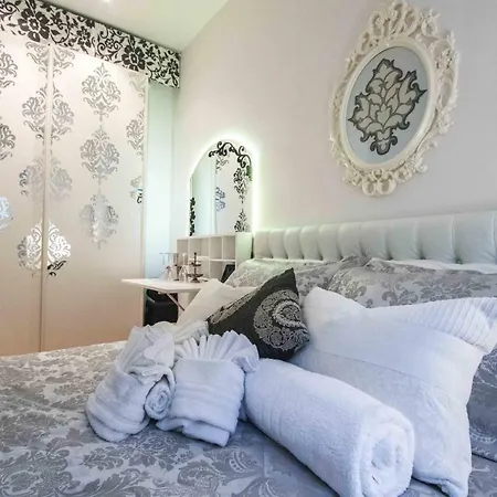 Apartment Sweet *