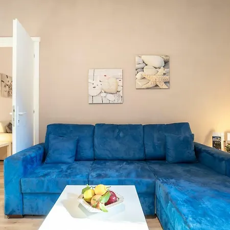 Liberty House Apartment *