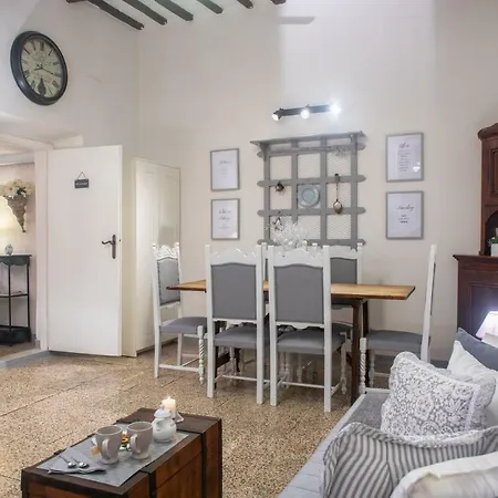 Sweet Campo De Fiori Apartment Rome