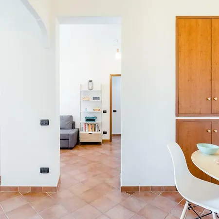Vinylogy Apartment