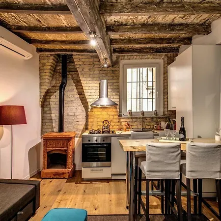 Apartment Farnese House In Rome