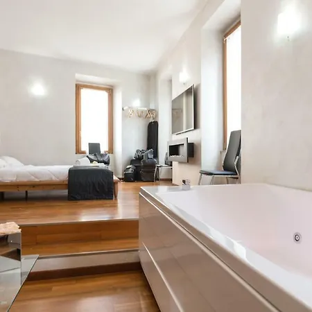 Rhome Guest house *