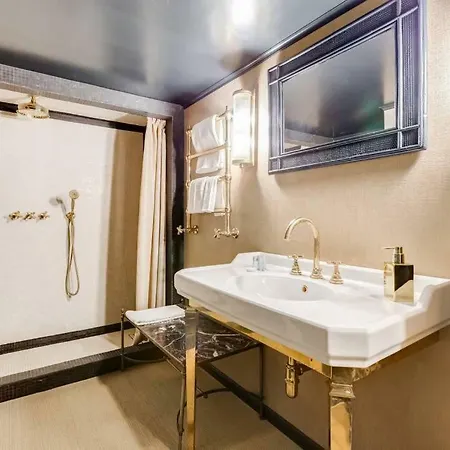 Luxurious Loft Facing The Pantheon Rome