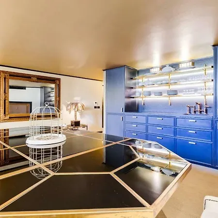 Luxurious Loft Facing The Pantheon Rome