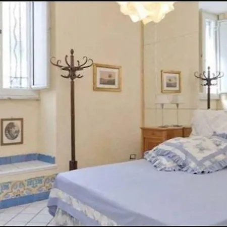 Casa vacanze Charming House Near Parco Dei Principi